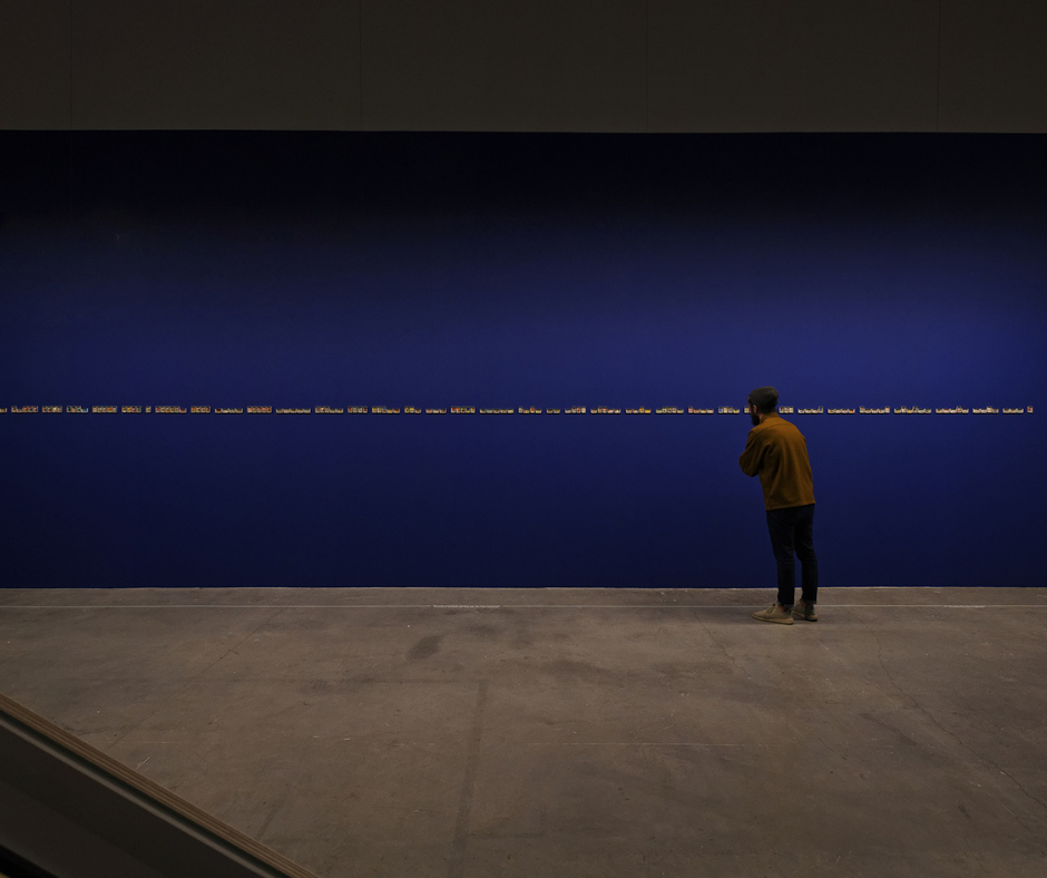 Bady Dalloul_light_credit Aurélien Mole - exhibition view of Notre monde brûle - Palais de Tokyo_2020