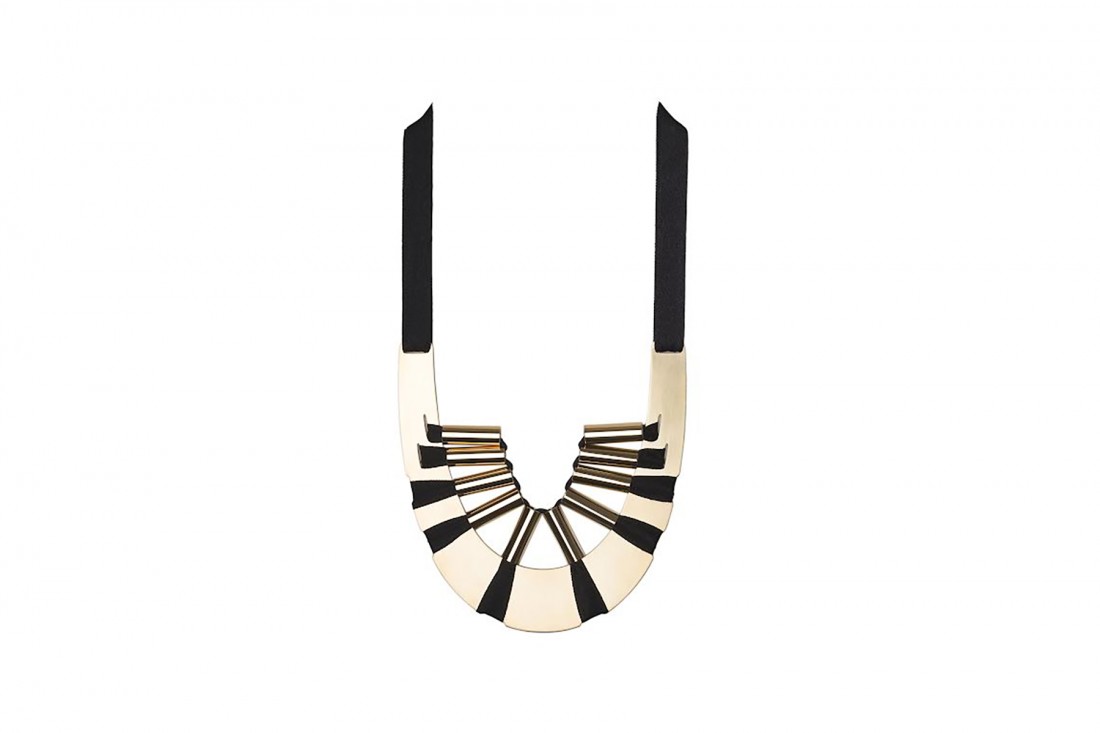 VK plastron jabot d'or Marion Vidal